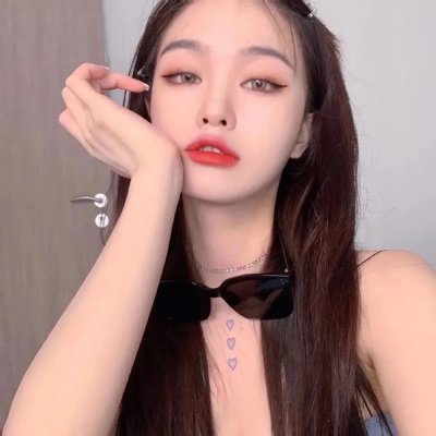 储物柜女孩
